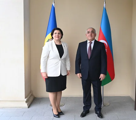 Əli Əsədov Moldovanın Baş naziri ilə görüşüb
