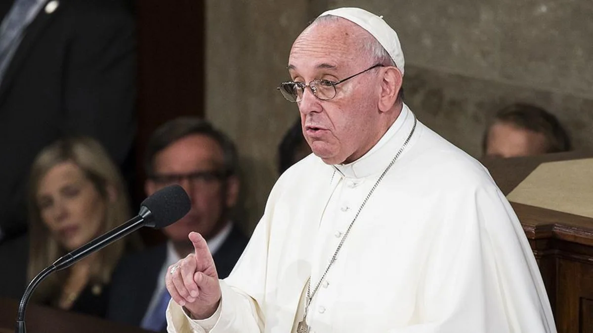 Roma papası: Parisdəki qətliam üçüncü dünya müharibəsinin bir hissəsidir