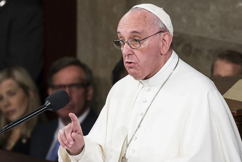 Roma papası: Parisdəki qətliam üçüncü dünya müharibəsinin bir hissəsidir