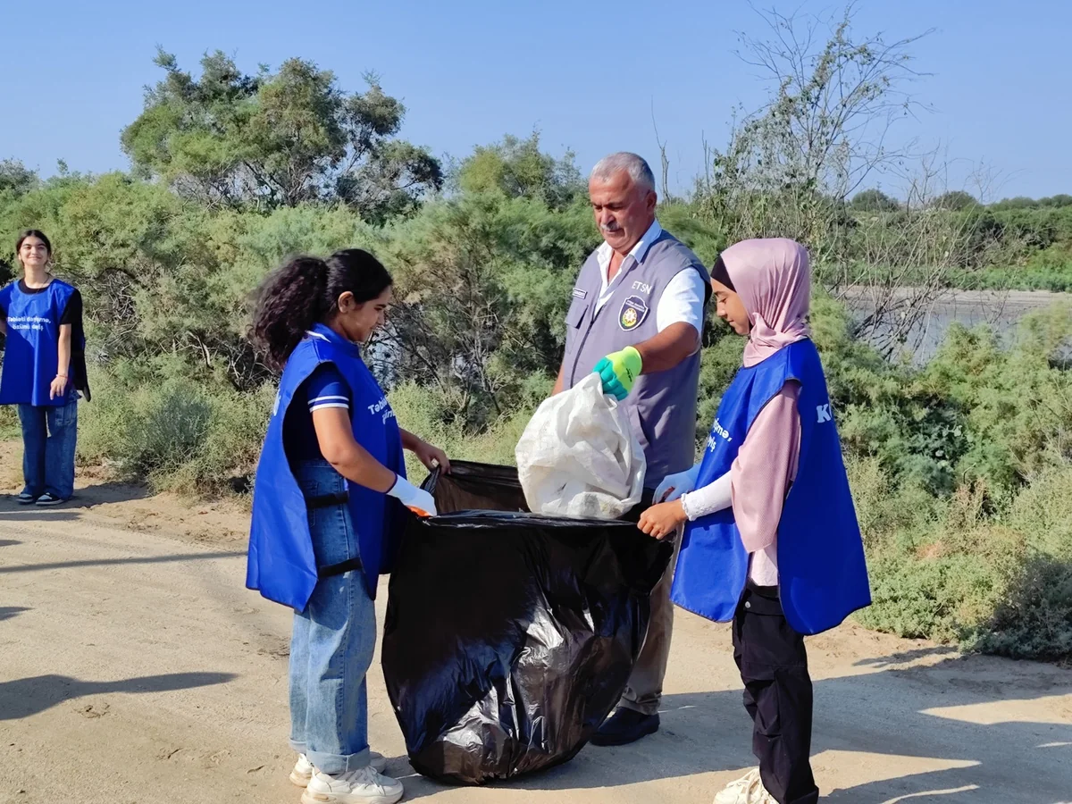 Neftçalada Kür çayı sahilində təmizlik aksiyası keçirilib