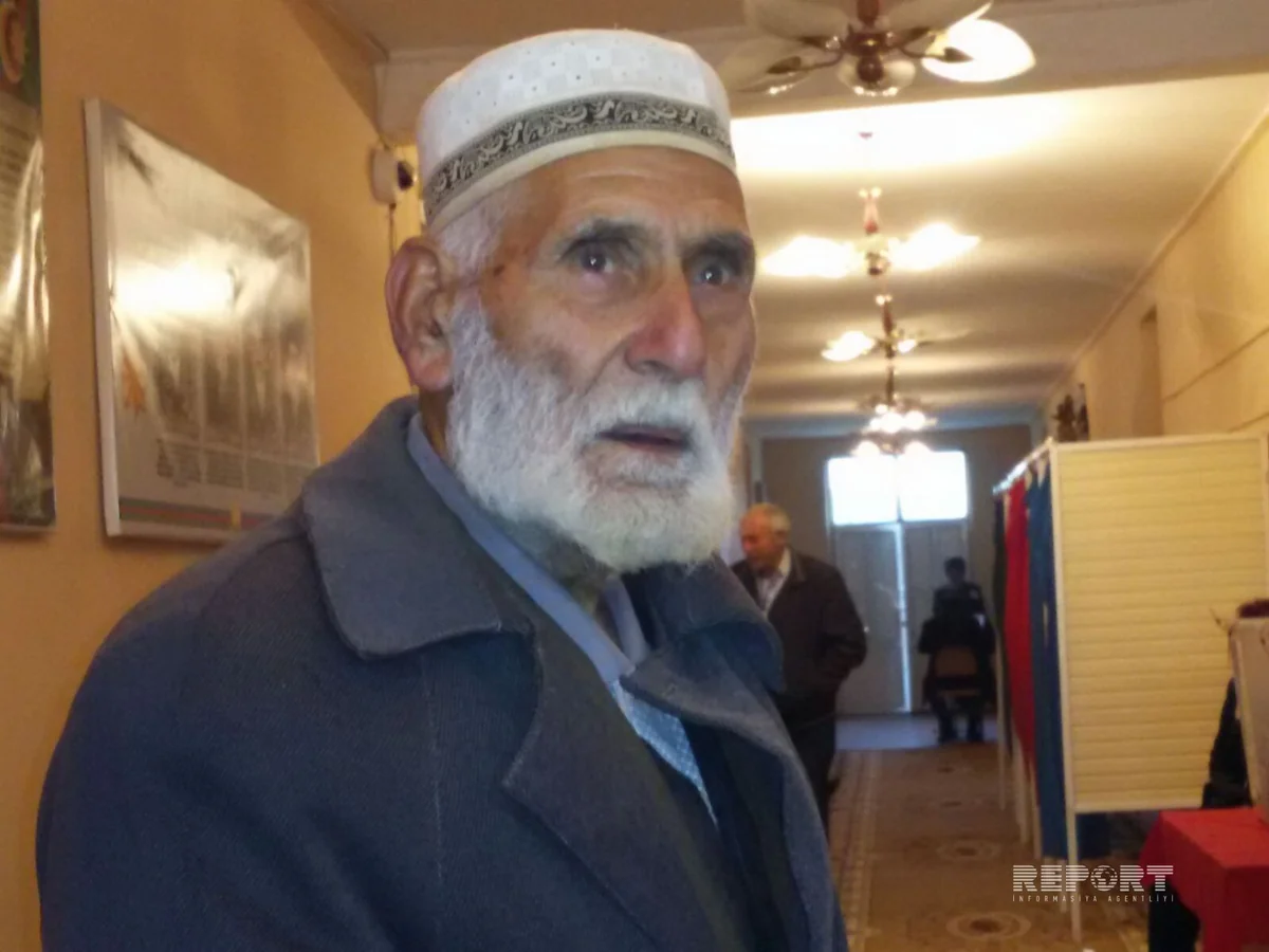 Azərbaycanda ahıl seçicilər doğum gününü seçki məntəqəsində qeyd edib - FOTO