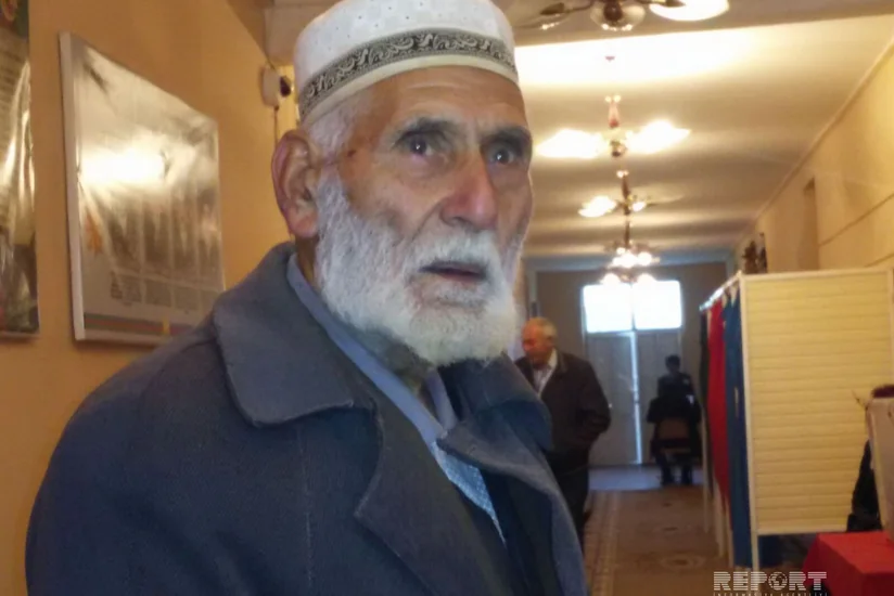 Azərbaycanda ahıl seçicilər doğum gününü seçki məntəqəsində qeyd edib - FOTO