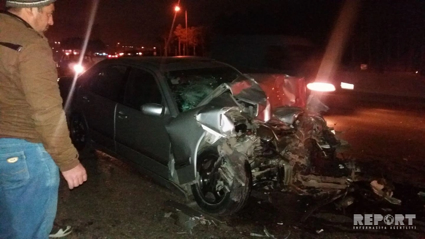 Bakıda minik avtomobili KamAZa çırpılıb, xəsarət alan var - FOTO