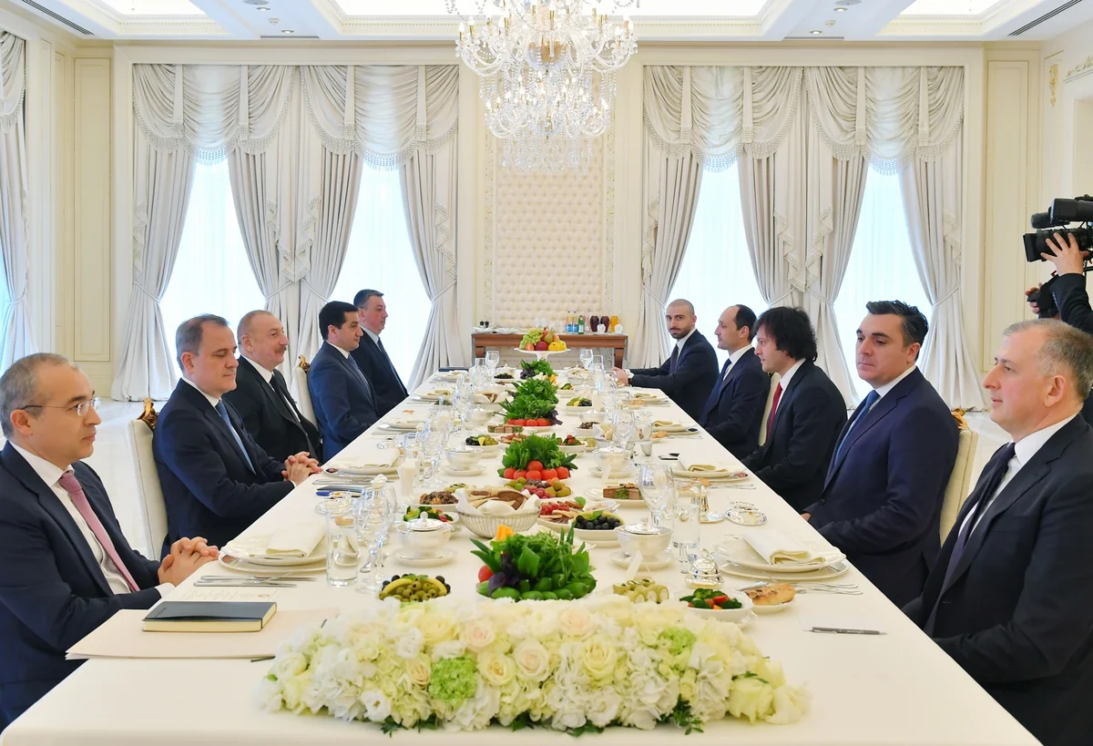 Prezident İlham Əliyevin İrakli Kobaxidze ilə geniş tərkibdə görüşü keçirilib - YENİLƏNİB