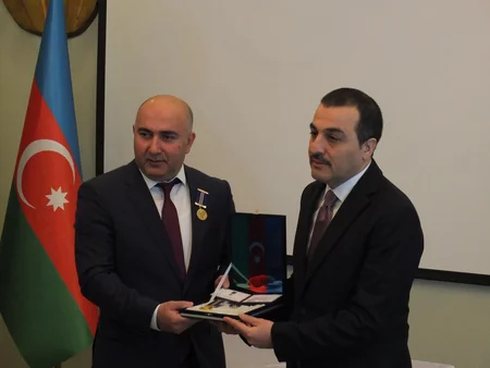 Qarsda Azərbaycanın diplomatik xidmət orqanlarının 100 illiyi medalı sahiblərinə təqdim edilib