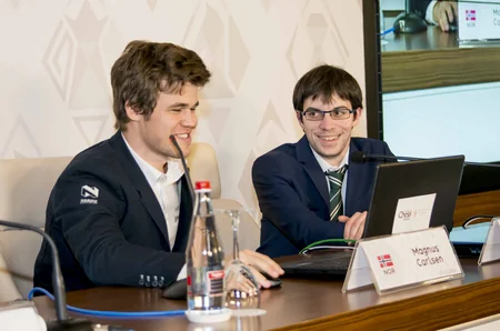 ​Maqnus Karlsen ShamkirChess 2015də liderliyə yüksəlib