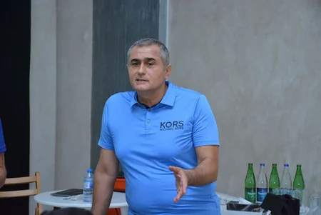 Almaniyalı mütəxəssis Şamaxının akademiyasında çalışan və Ağsu şəhərindən olan məşqçilərlə görüş keçirilib