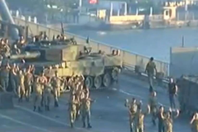 Pro-coup soldiers blocking Istanbul's Bosporus Bridge surrender, many arrested