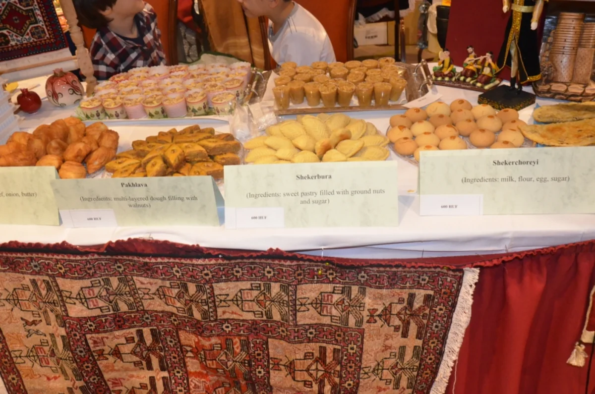 Azərbaycan səfirliyi Budapeştdə təşkil olunan xeyriyyə yarmarkasında iştirak edib