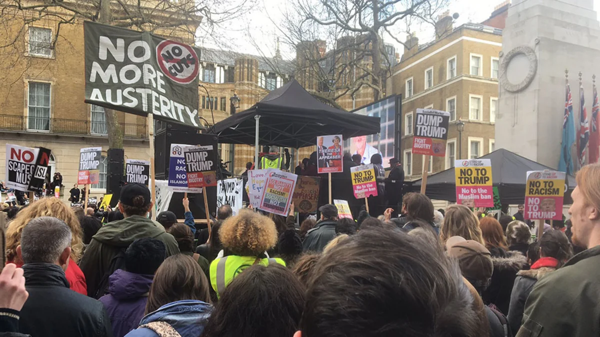 Londonda Tramp əleyhinə irimiqyaslı aksiya keçirilib