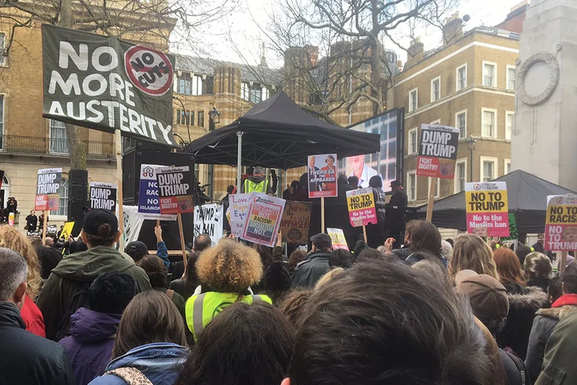 Londonda Tramp əleyhinə irimiqyaslı aksiya keçirilib