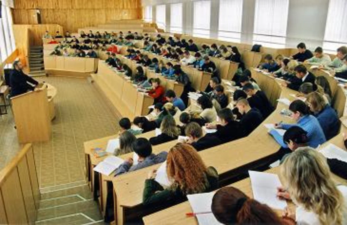 Bu il Naxçıvanda orta məktəbi bitirən 1 737 məzun tələbə adını qazanıb