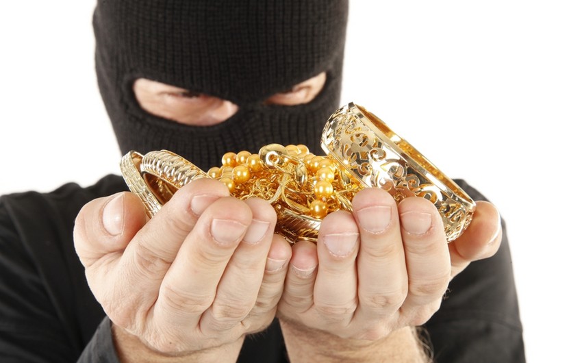Italian man smuggled €150,000 in gold from refinery—hidden in his dreadlocks