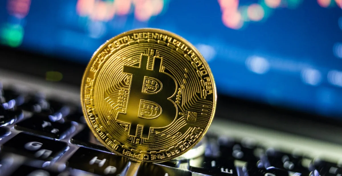 Биткоин впервые преодолел отметку в 30 тыс. долларов