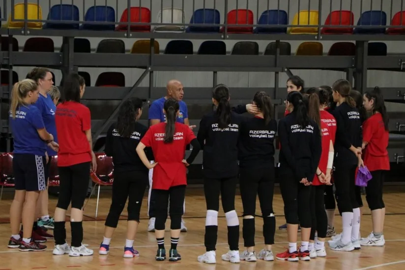 18 yaşadək voleybolçulardan ibarət Azərbaycan millisi ilk oyunda məğlub olub