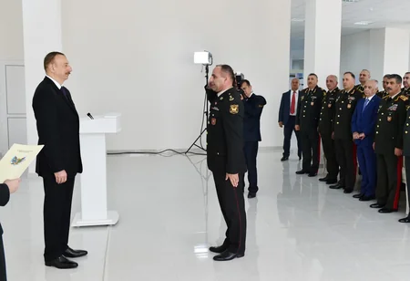 Prezident İlham Əliyev hərbçilər üçün inşa edilən binada yaradılan şəraitlə tanış olub