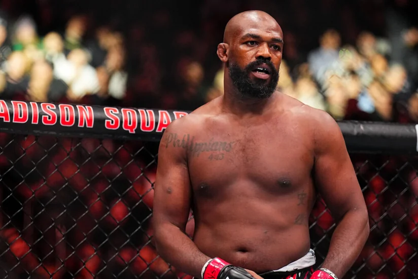 Джон Джонс защитил титул UFC в тяжелом весе