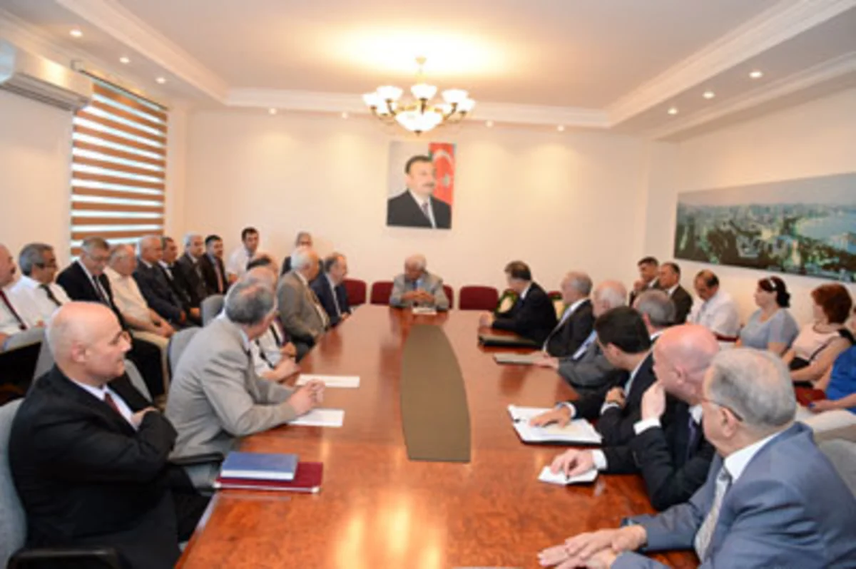 Azərbaycan rusiyalı alimi qızıl medalla təltif edib