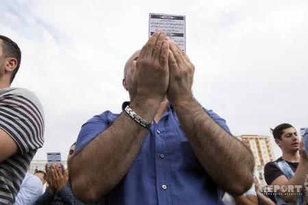 Bakıda bayram namazı - FOTOREPORTAJ