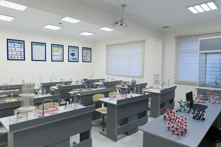 Prezident Bakıda yeni tikilən iki məktəbdə yaradılan şəraitlə tanış olub