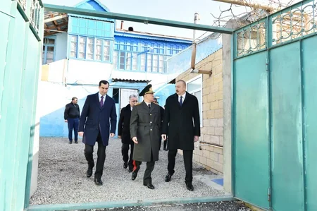 Prezident İlham Əliyev zəlzələ bölgəsinə gedib - FOTOLAR - YENİLƏNİB