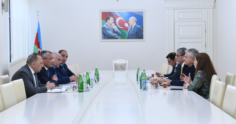 Qaçqınkom sədri BMT ilə işləyən jurnalistlərlə görüşüb