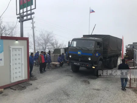 За день по дороге Ханкенди-Лачын обеспечен беспрепятственный проезд 98 автомобилей РМК