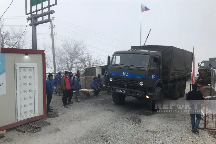Vehicles, equipment of Russian peacekeepers freely pass Khankandi-Lachin road