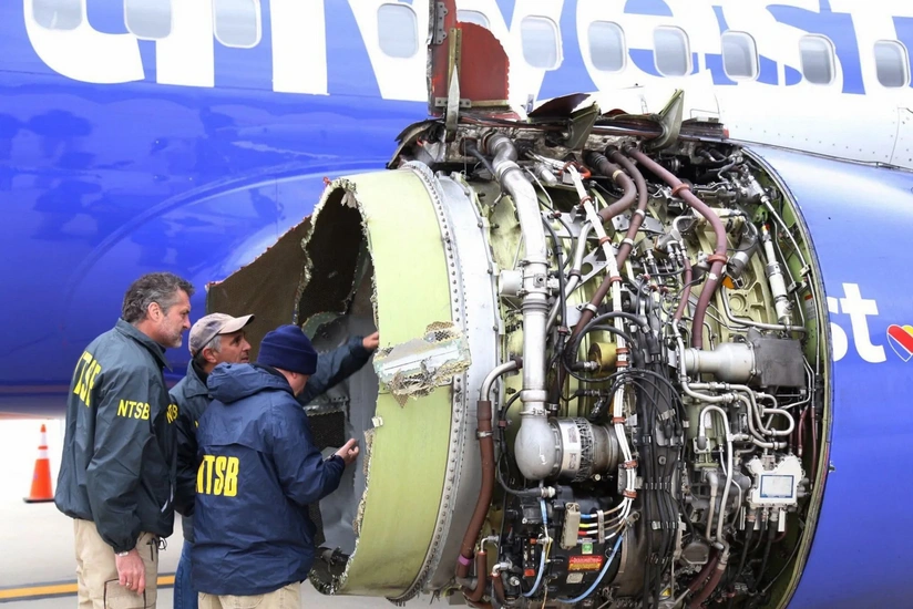 Boeing engine cover falls off during takeoff, prompting US investigation