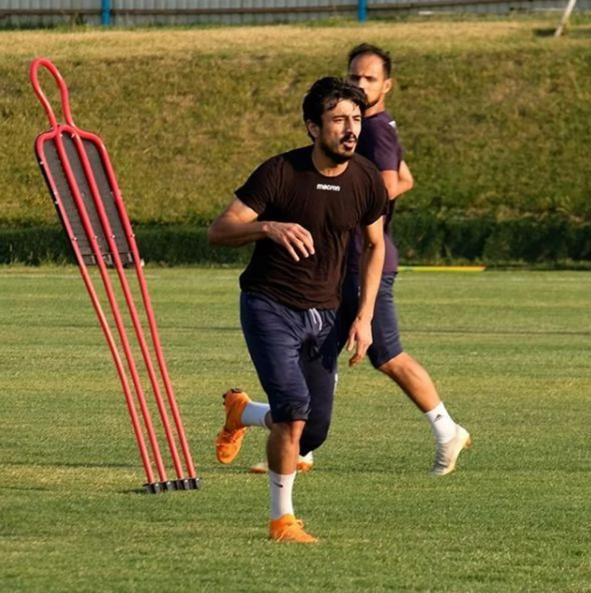 Azərbaycan millisinin futbolçusu intizam qaydalarını pozmayacağına söz verib