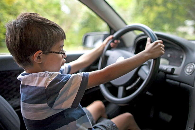 Bakıda 7 yaşlı uşaq qardaşını avtomobillə vurub öldürdü