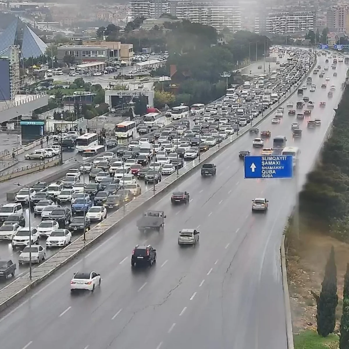 Bakının bir sıra yollarında tıxac müşahidə edilir