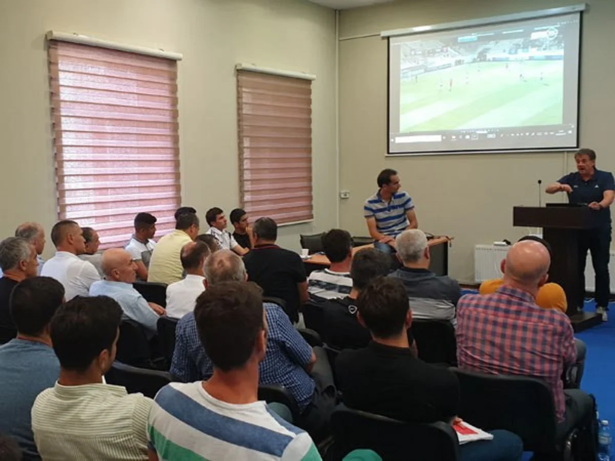 Bakıda FIFA təlimatçısının rəhbərliyi ilə seminar keçirilib