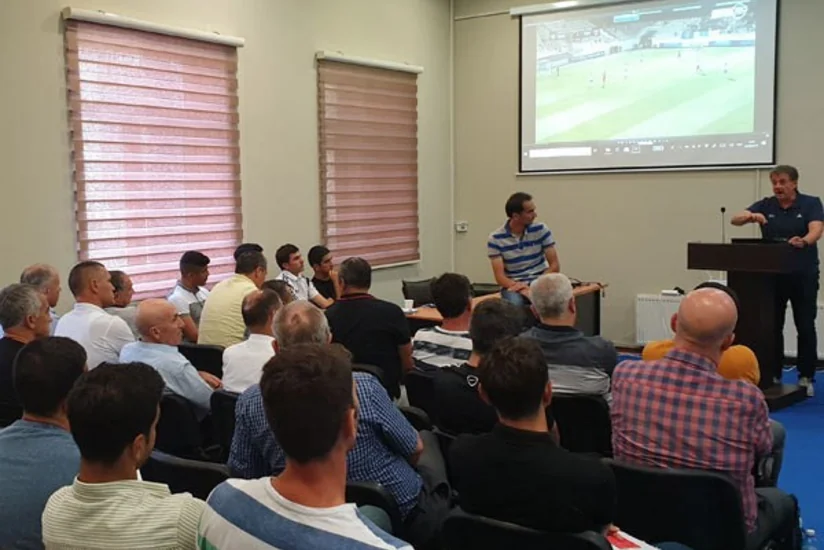 Bakıda FIFA təlimatçısının rəhbərliyi ilə seminar keçirilib
