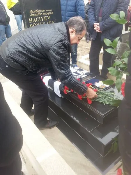 Futbol ictimaiyyəti Böyükağa Hacıyevin məzarını ziyarət edib