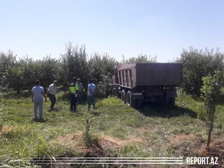 Azərişıq ASC-nin avtomobili KamAZla toqquşub, xəsarət alanlar var - VİDEO