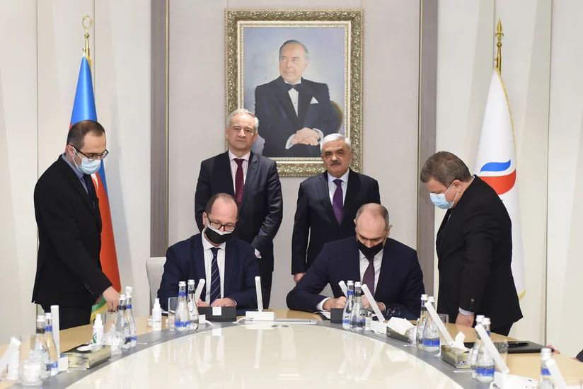 SOCAR-ın Heydər Əliyev adına Neft Emalı Zavodu yeni müqavilələr imzalayıb