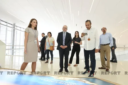 Beynəlxalq Media Forumunun iştirakçıları Heydər Əliyev Mərkəzində olublar