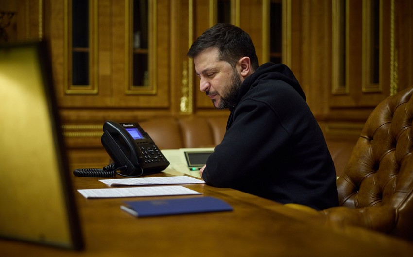 Zelenski Çili Prezidenti ilə telefonla danışıb