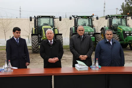 Şirvanda pambıq istehsalçılarına yeni kənd təsərrüfatı texnikaları verilib