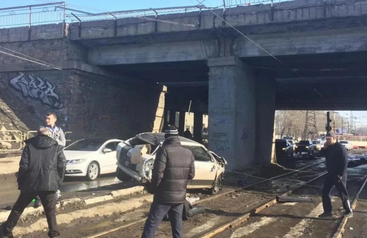 Gəncə-Goranboy yolunda Lexus körpüdən aşaraq qəzaya uğrayıb