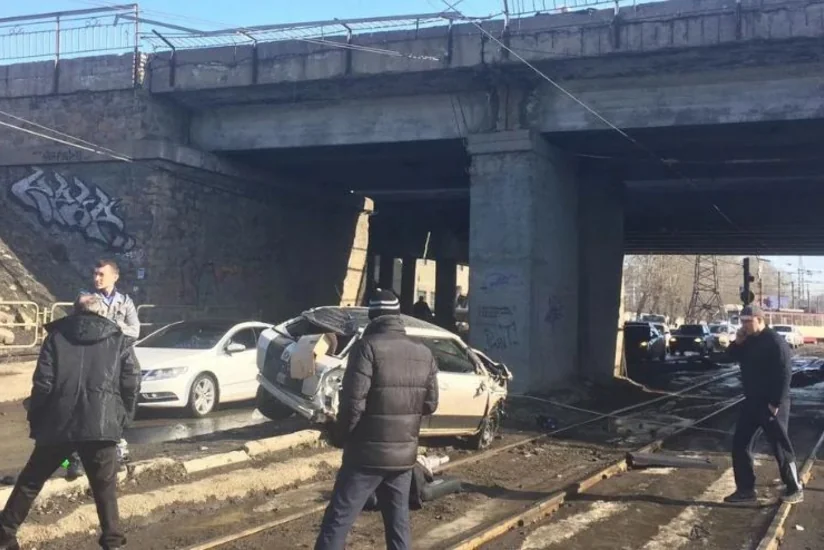 Gəncə-Goranboy yolunda Lexus körpüdən aşaraq qəzaya uğrayıb