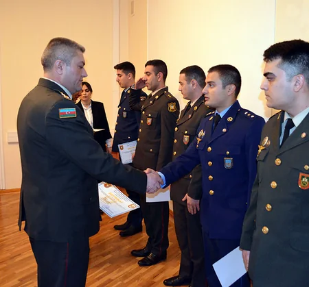 Hərbi İdarəetmə İnstitutunda intensiv xarici dil kurslarının buraxılış mərasimi keçirilib