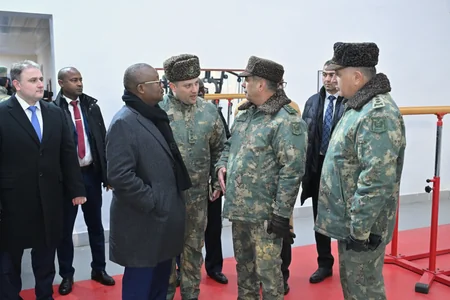 Президенту Гвинеи-Бисау показали вооружение командос Азербайджана