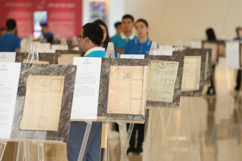 Beynəlxalq Media Forumunun iştirakçıları Azərbaycan çap mətbuatı tarixinin inciləri sərgisi ilə tanış olublar