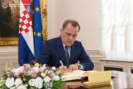 Azerbaijani FM meets Croatian PM