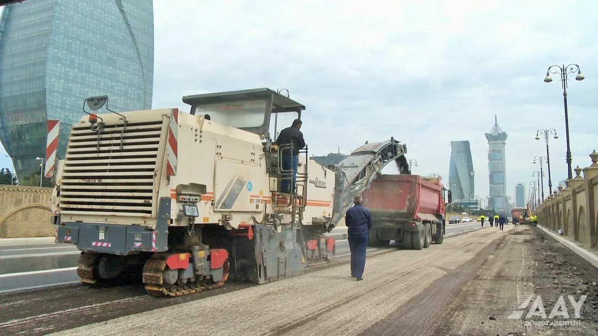 Paytaxtın üç prospektində deformasiyaya uğramış örtük yenilənib