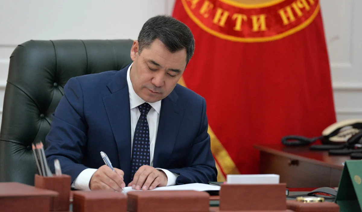 Президент Кыргызстана распустил местные органы самоуправления и назначил дату выборов