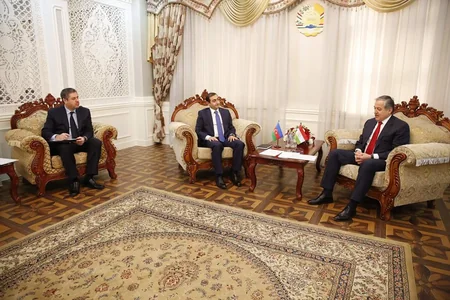 Azərbaycanın Tacikistandakı yeni səfiri etimadnaməsini bu ölkənin XİN rəhbərinə təqdim edib