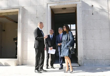 İlham Əliyev və Mehriban Əliyeva Romada Azərbaycan Mədəniyyət Mərkəzi üçün nəzərdə tutulan bina ilə tanış olublar